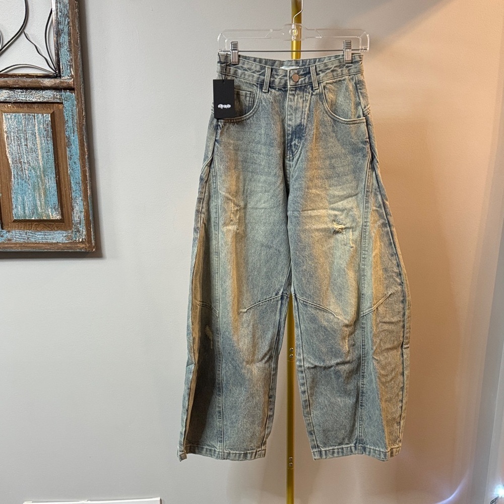 Whoowap wide leg distressed light wash Jeans in Light Blue NWT 26